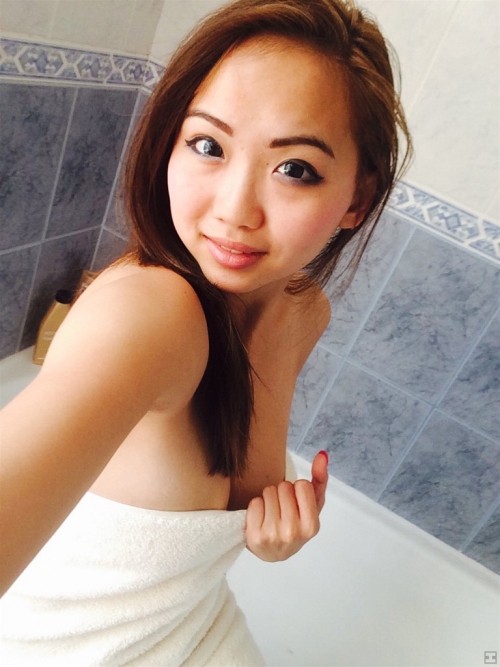 めちゃ可愛いむちっとした美乳の素人アジアン美女がシャワーで泡だらけの濡れ濡れ自撮りｗｗｗ